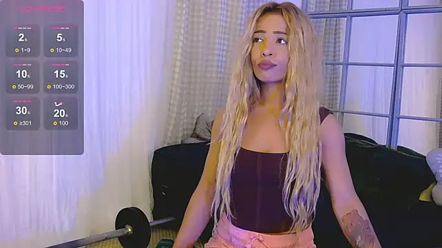 SarahRaynex live cam on StripChat