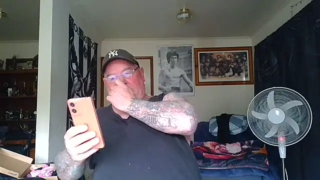 KINKYBLUEYES69 webcam