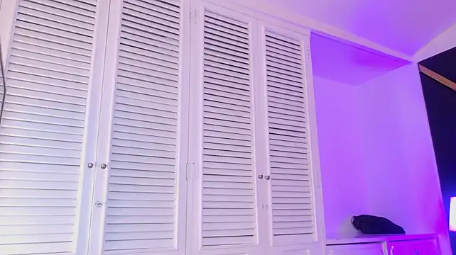 Adel_Nesbiit webcam