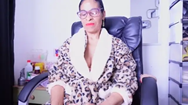 Aries_Mature webcam