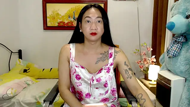 LovelyQueen69 webcam