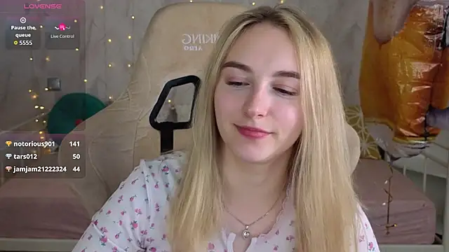 Shy_Polly webcam