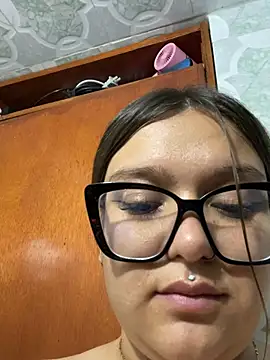 KinkyJessyHotxx webcam