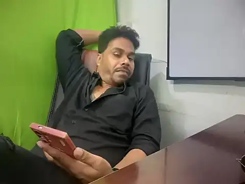 Raaz_5690 webcam