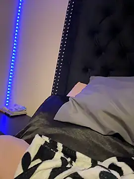 sexykitt3nn live cam on StripChat