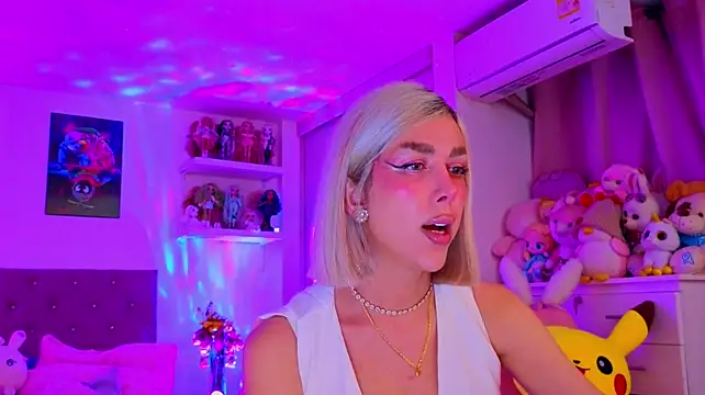MadamBarbiee webcam