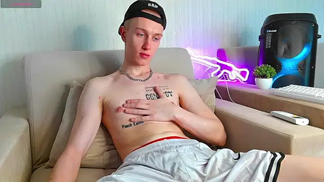begjaer (M twink) - muscle flex close-up
