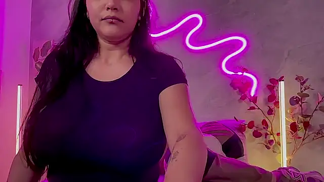 MarcellaGriffin live cam on StripChat