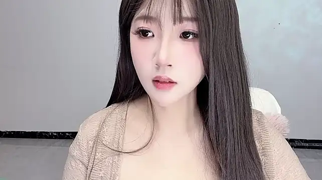 Lucy_8858 webcam