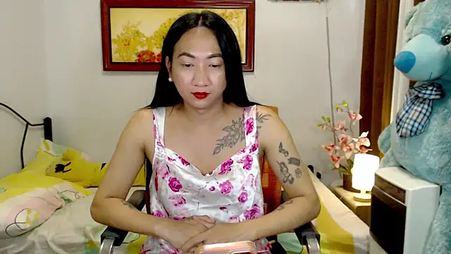 LovelyQueen69 webcam