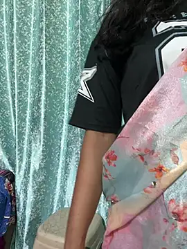 Priyaa_1433 webcam