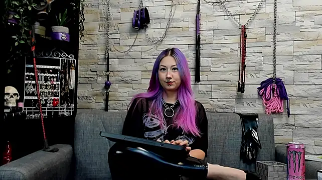Miss_Kaz webcam