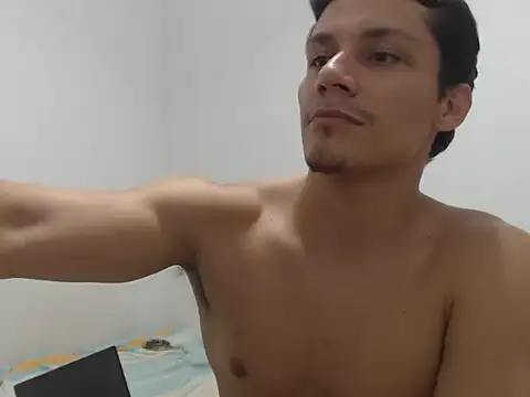 Zayn_clausen live sex cam