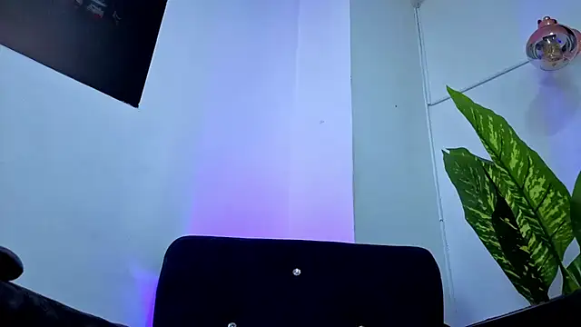 MihaCarther webcam