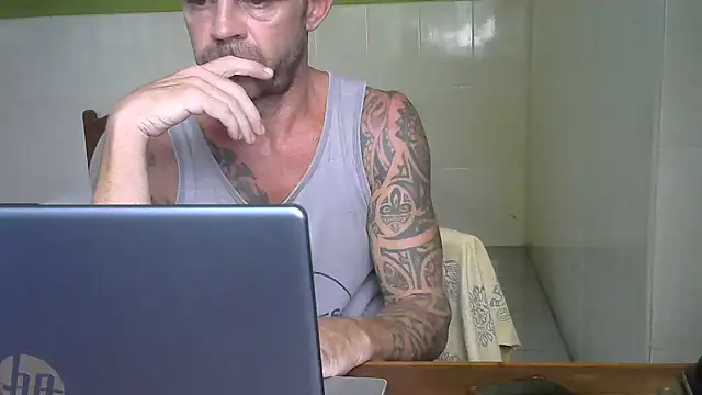 HotHunkHarry webcam