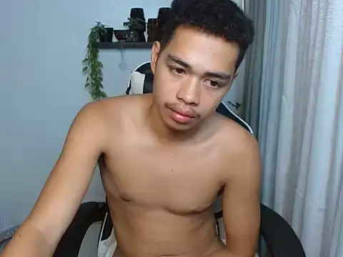 curlyasian_njxx