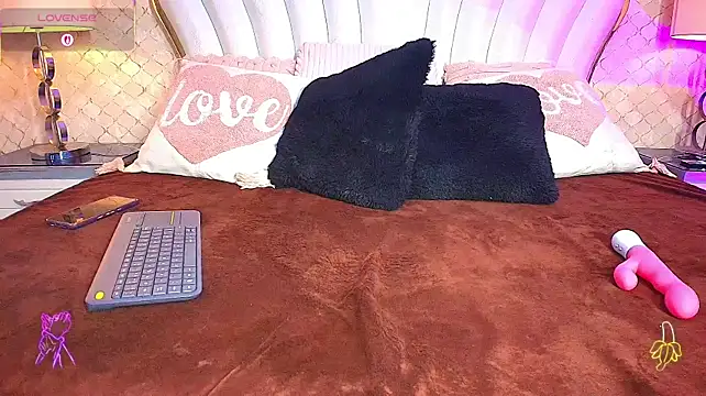 MiaDiamont webcam