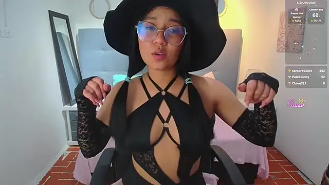 Mitsuri_Smith live cam on StripChat