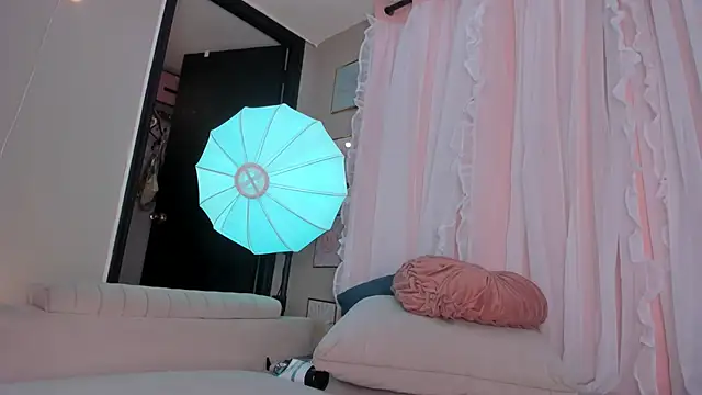 kitty_miaa (F young) - -Rub my ass, and put ur fingers inside🍑