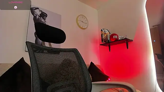 LiamReigns_ live cam on StripChat