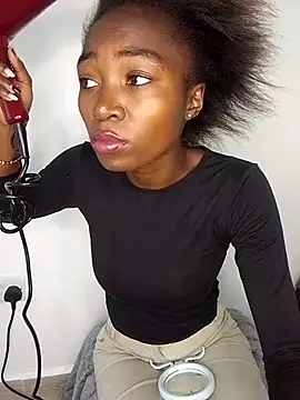 urgirltina live cam preview