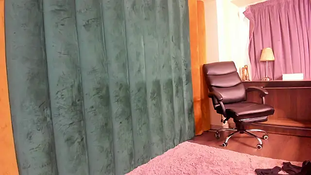 KaleaCougar live cam preview
