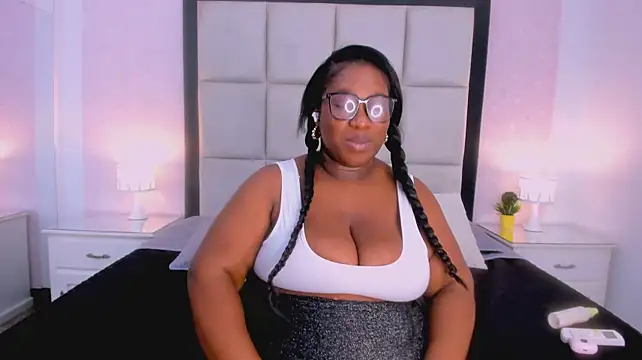 TreisyVixen webcam