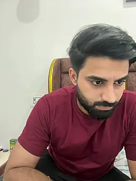 Royalboy_03 live cam on StripChat