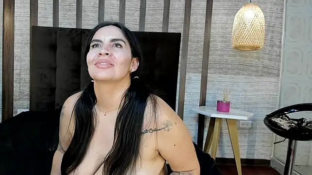 Hannah_Cross