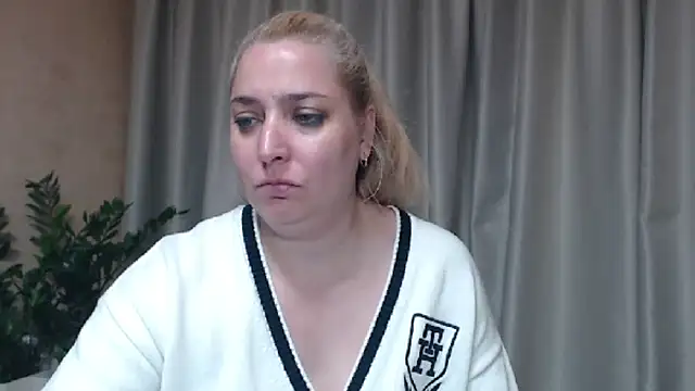 sweetpussy13 webcam