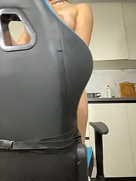 CurlyLara live sex cam