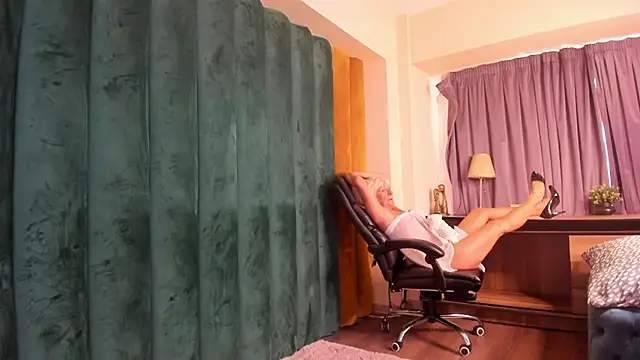 KaleaCougar webcam