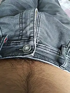 rocky-badboy_cum4me (M young) - ❤️‍🔥😈 STRIP NAKED 🤑 JERK OFF OUTDOO💦
