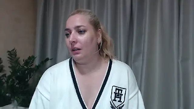 sweetpussy13 webcam