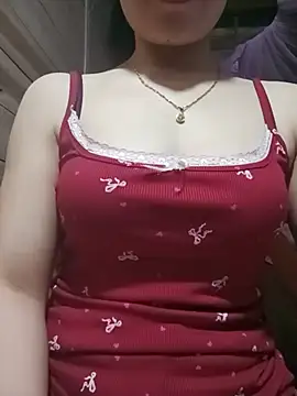 LucyyLy webcam