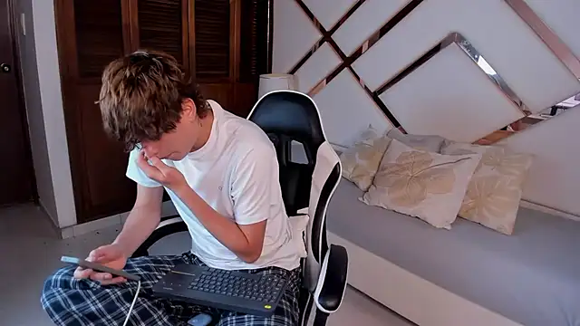 Nicola_hard webcam