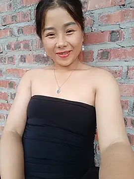HeresThuy22 webcam