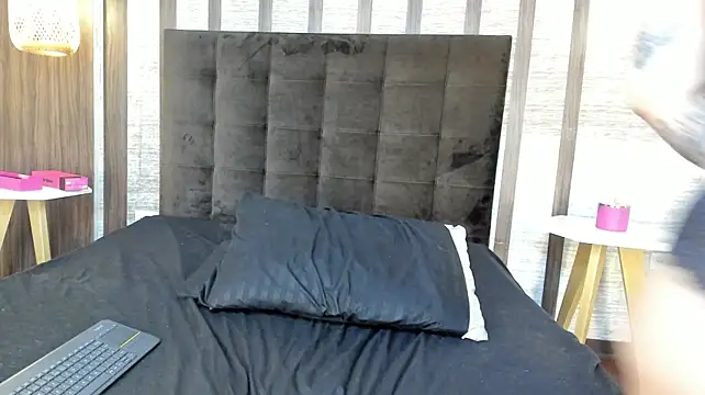 Hannah_Cross webcam