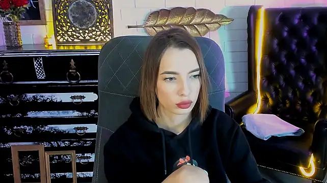ElzaMadison webcam