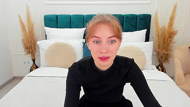 EricaLow webcam