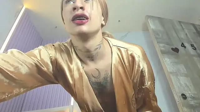 Mila_Leon