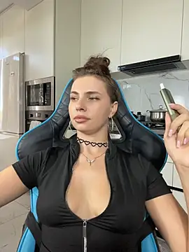 CurlyLara live sex cam