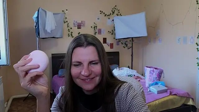 Mirabelle_Velvet webcam