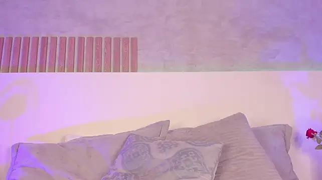 IsisJames_ webcam