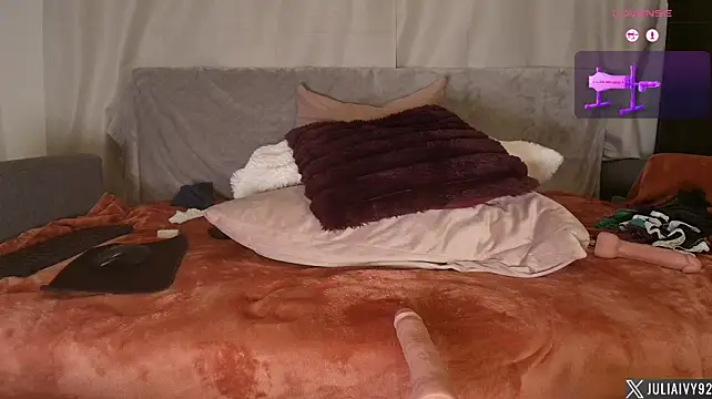 Julia-Ivy webcam