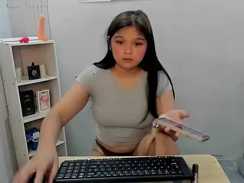 AsianPinayBigBusty