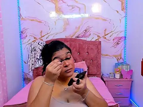 MiaBlakeXXX webcam