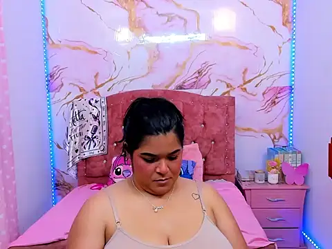 MiaBlakeXXX webcam