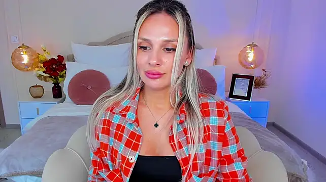 MissLoou webcam