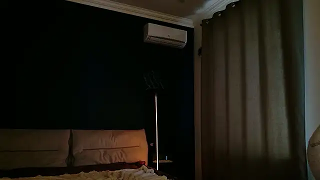 Di_na_Bell webcam